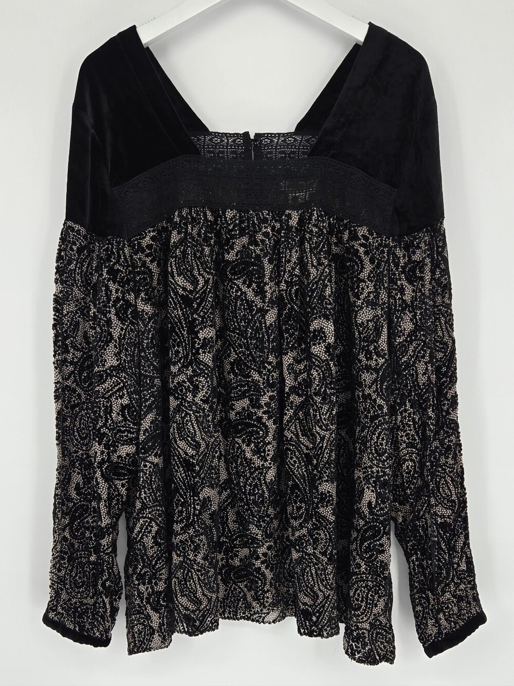 SUNDANCE Silk Blend Black Velvet Paisley Burnout Flocked Blouse Boho Top Size M